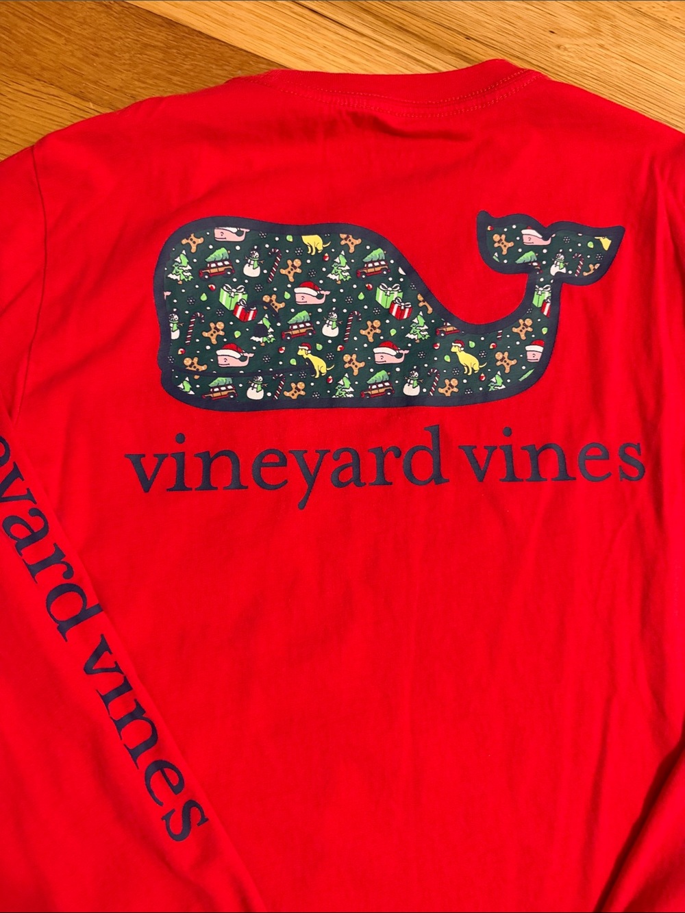 Vineyard Vines Kids Holiday Tee. Size M
